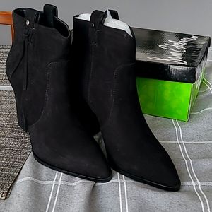𝅺Sam Edelman Niomi Nubuck Booties Black Western Style Pull On size 7.5